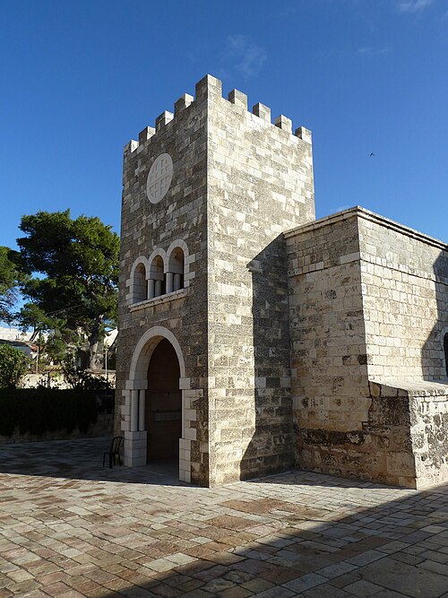 building at Et Tur
