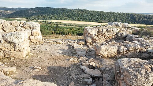 ruins at Tel Yarmuth