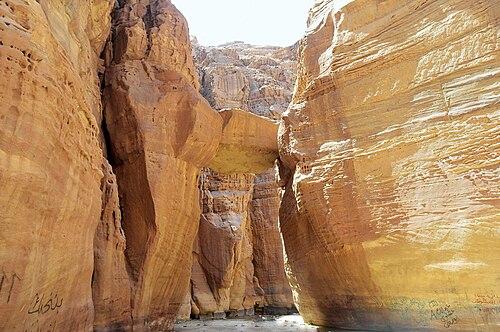 canyon of Wadi en Numeirah