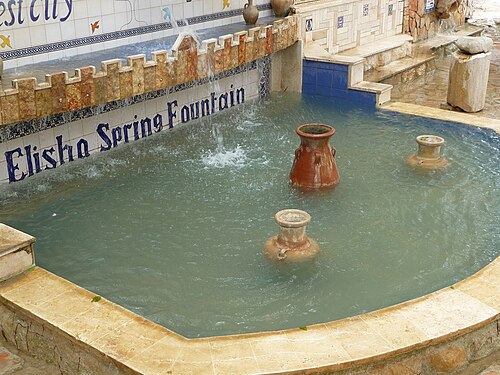 fountain at Ein as Sultan